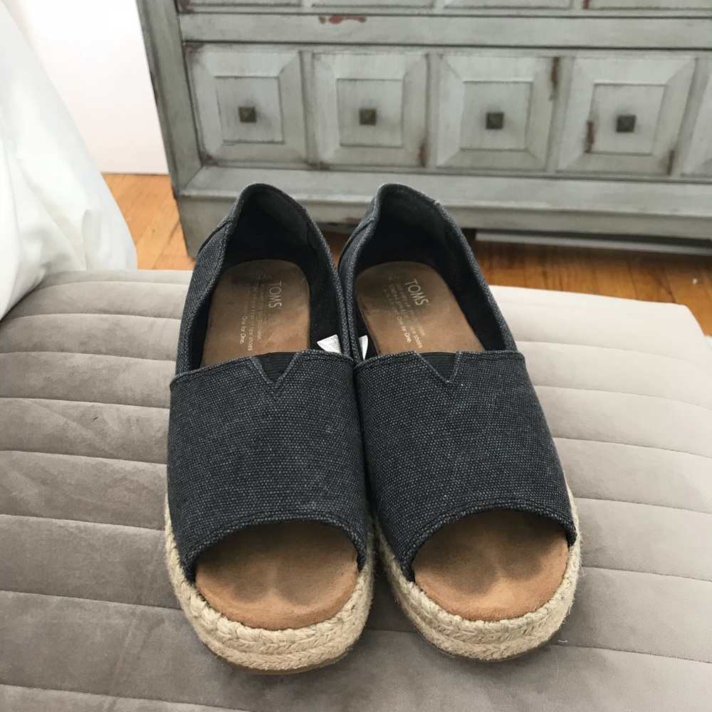 Tom sandals